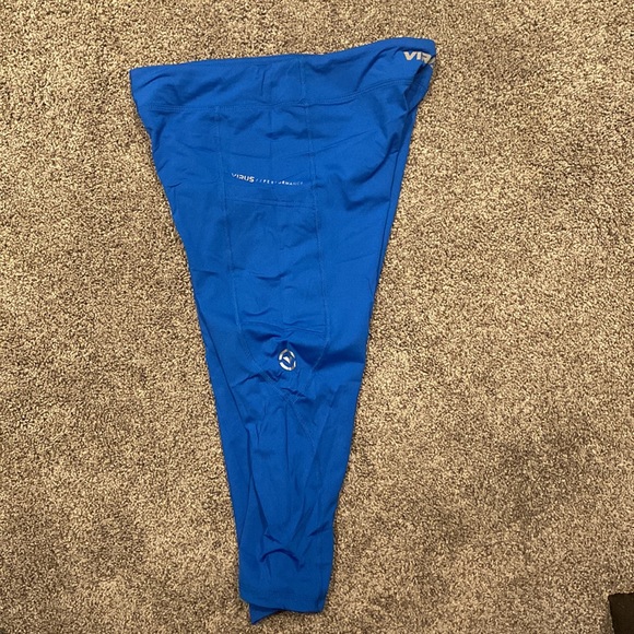 Virus performance tights. 3/4 length crop - Picture 2 of 2